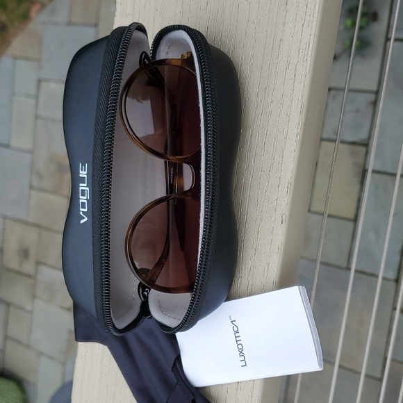 Round Vogue Tortoise Sunglasses - Picture 11 of 12